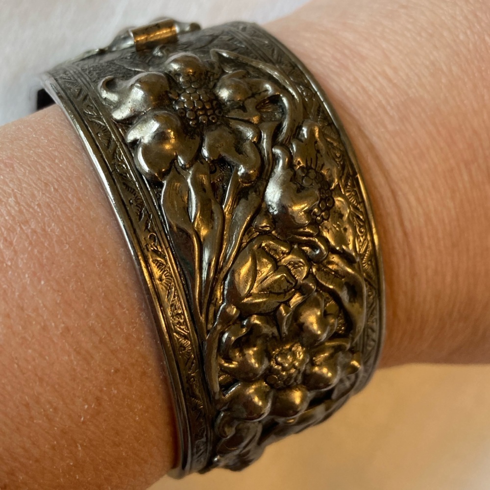 Vintage Repousse Flowers Art Nouveau Hinged Bracelet